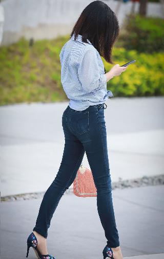 惊爆！11到32章的人妻少妇故事究竟藏着啥秘密？